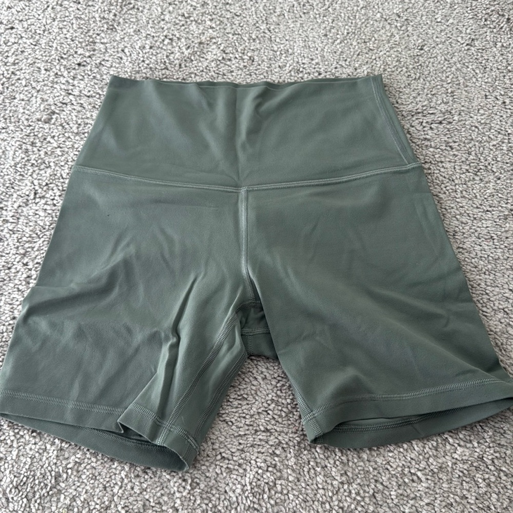 Lululemon align 6” shorts in grey sage - size 6